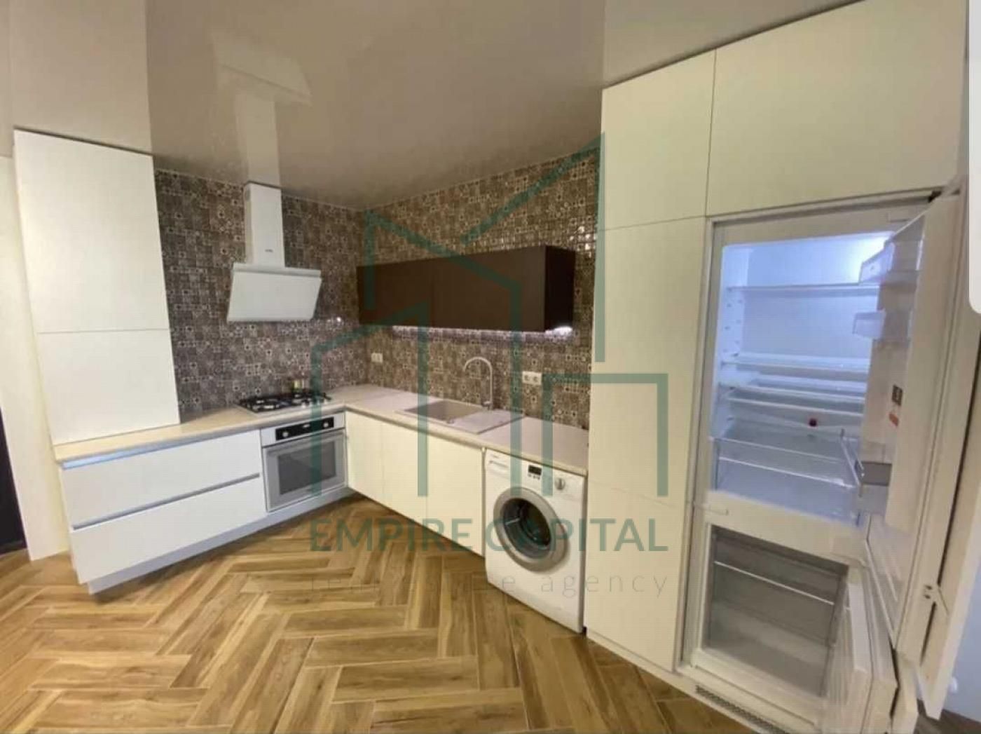 Modern 1-Bedroom Apartment with Designer Kitchen