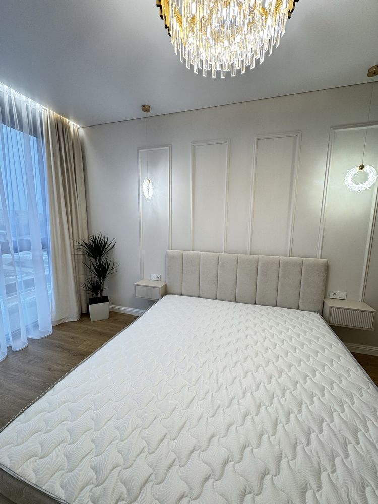 Designer 1-Bedroom Apartment in Park Land Complex