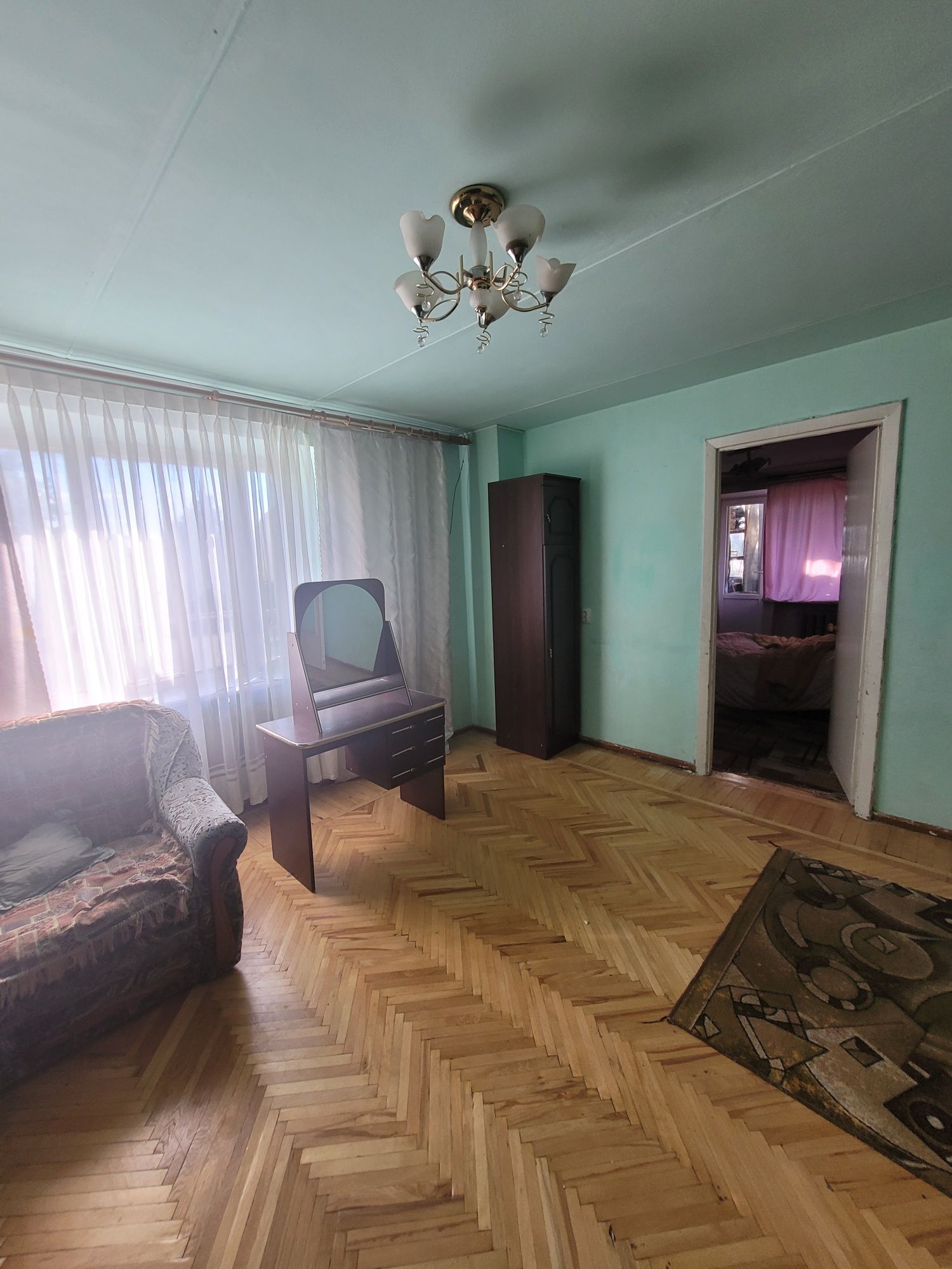 3-Bedroom Apartment with Electric Heating in Drohobych