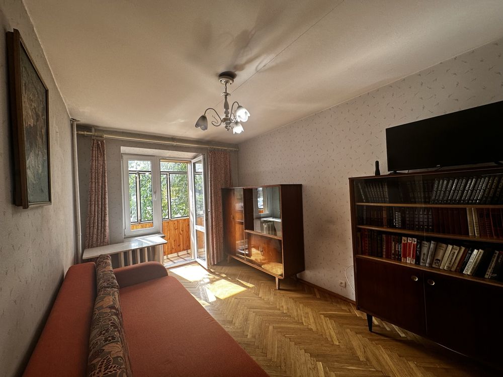 Cozy 2-room apartment in brick building, ground floor