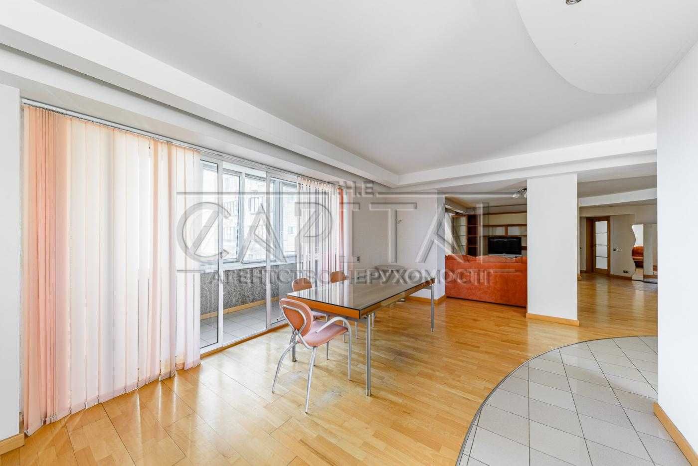 4-Room Spacious Apartment on Omelyanovich-Pavlenko Street, Pechersk District