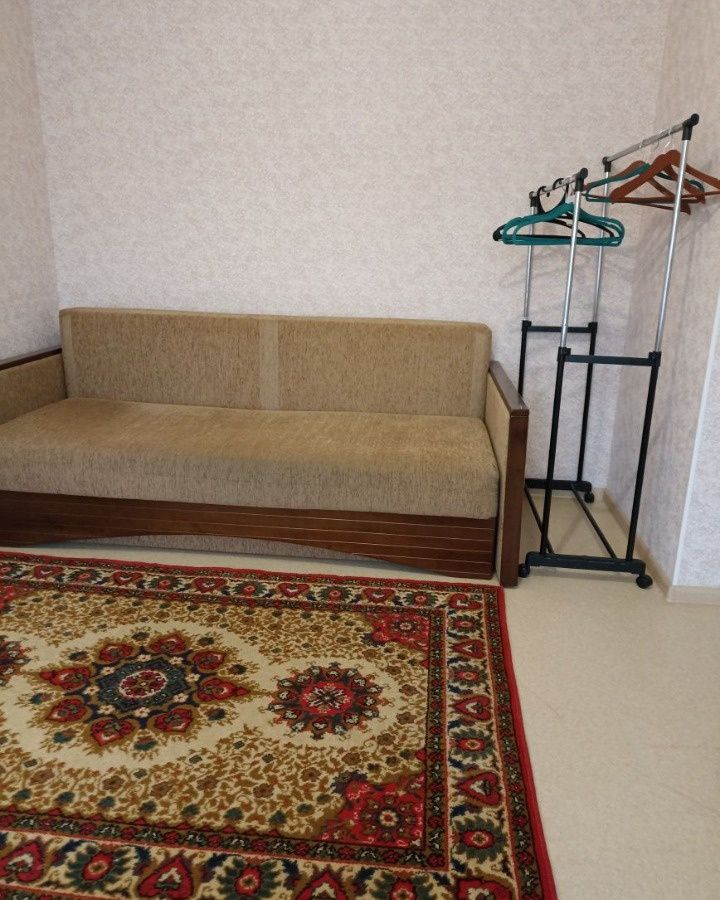 Furnished One-Bedroom Apartment with Modern Kitchen