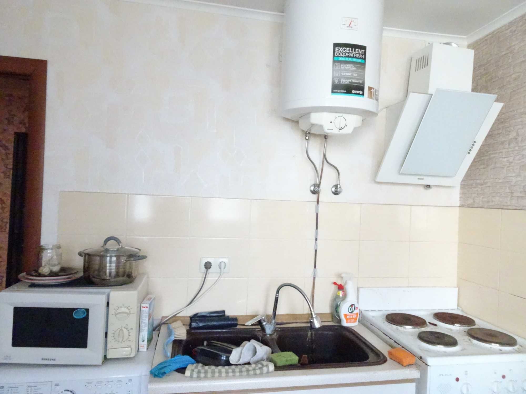 Modern 1-Bedroom Apartment Near Demeevska Metro