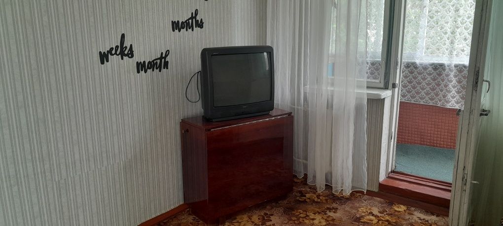 1-Room Apartment near School 24, Hot Water Available, Comfortable Sofa