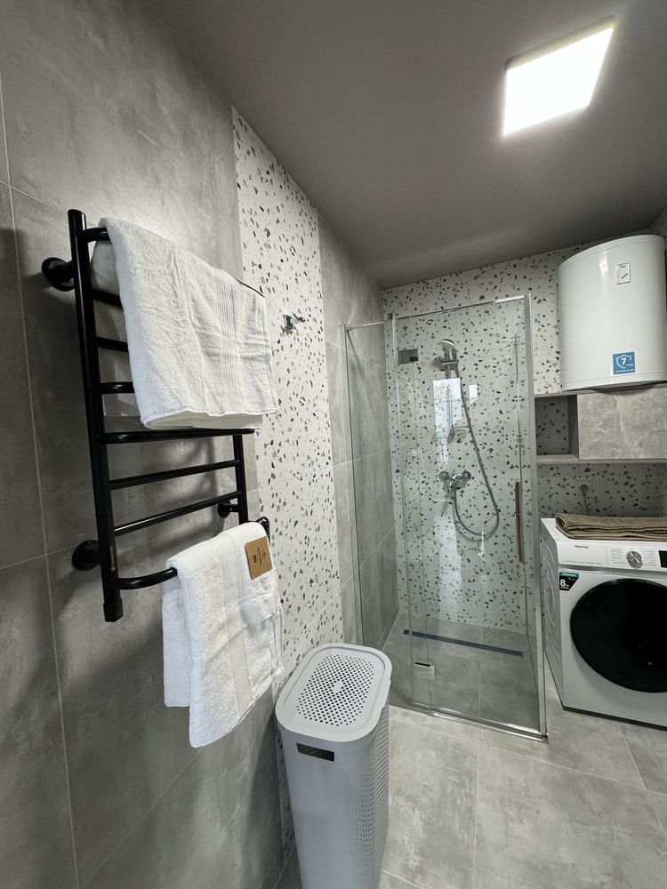 Modern Studio Apartment Near City Center with Amenities