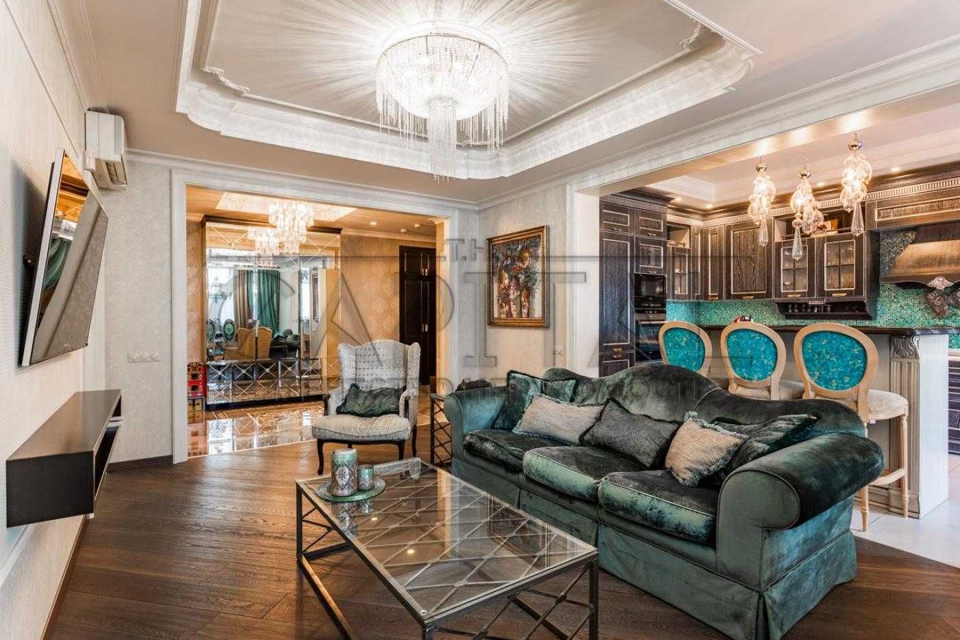 Spacious 3-bedroom apartment in Novopecherski Lipki complex with premium design