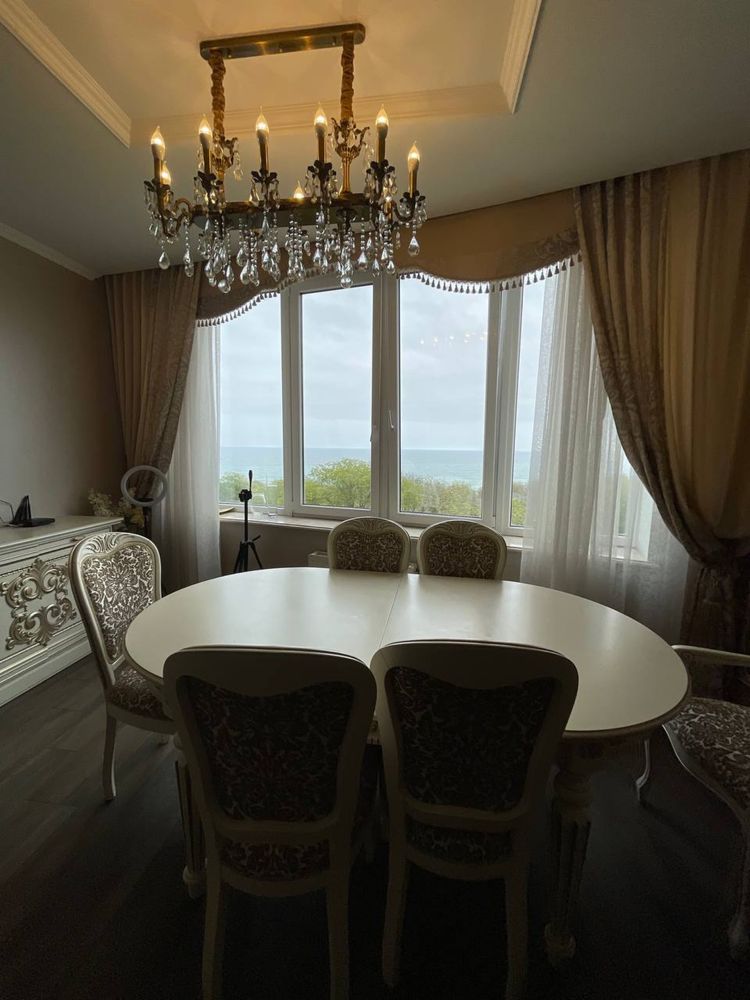 Luxury 2-bedroom apartment with designer renovation in elite complex near the sea