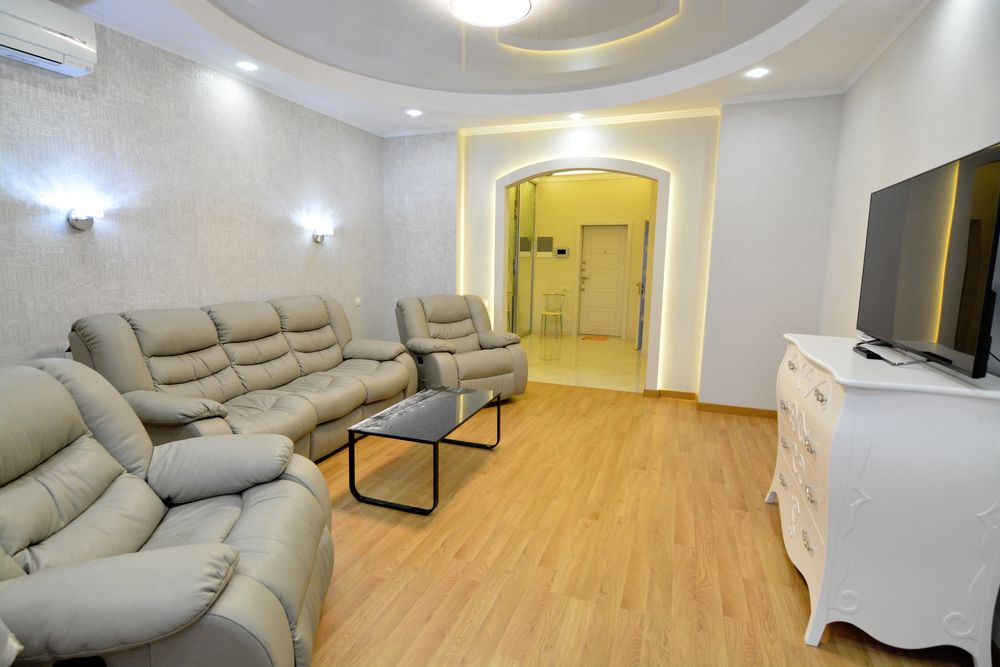 Spacious Designer Apartment in Central Kiev with Security