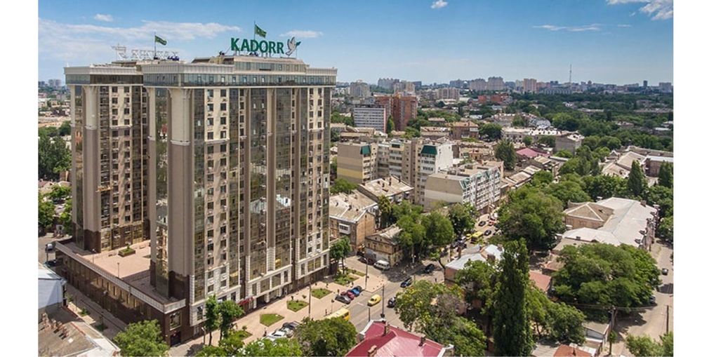 Modern 1-Bedroom Apartment with City Panorama