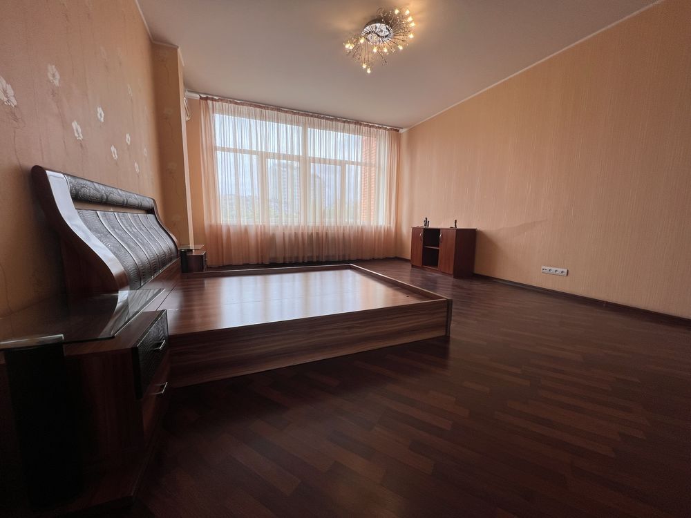3-Room Apartment in Academic District near 5 Fountains