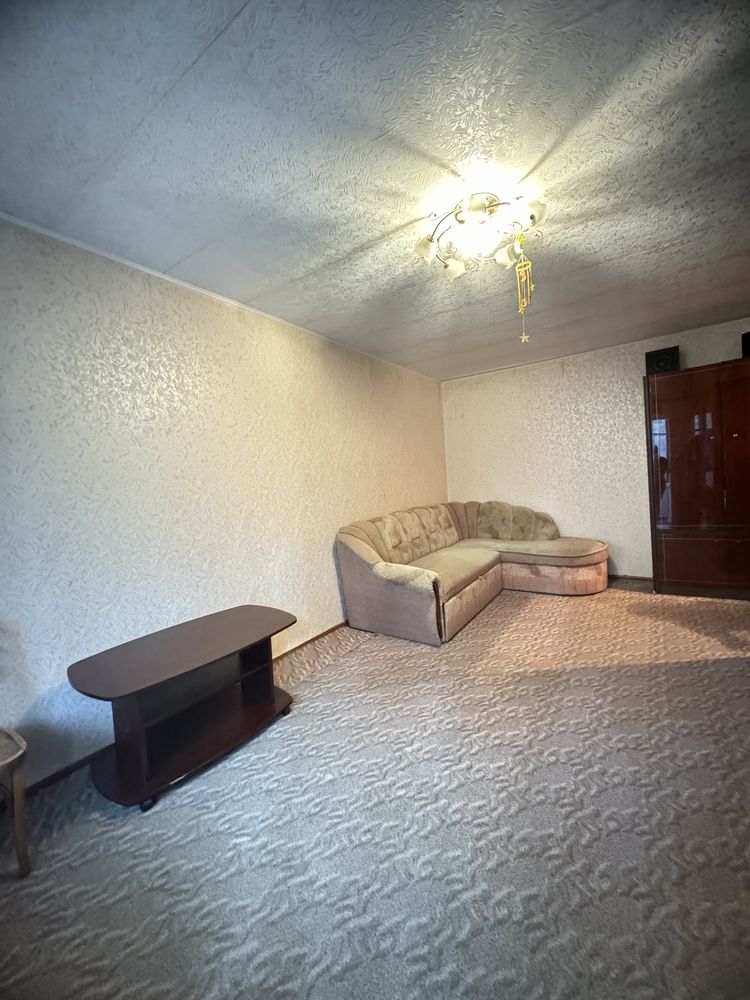 1-Room Apartment on 1st Floor of 9-Story Building