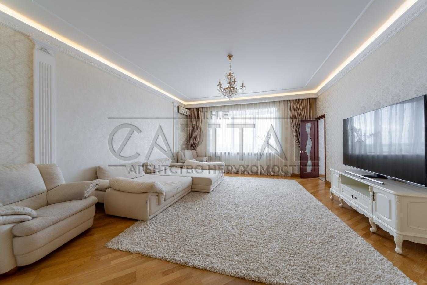 Spacious 3-bedroom apartment near Obolonska Embankment