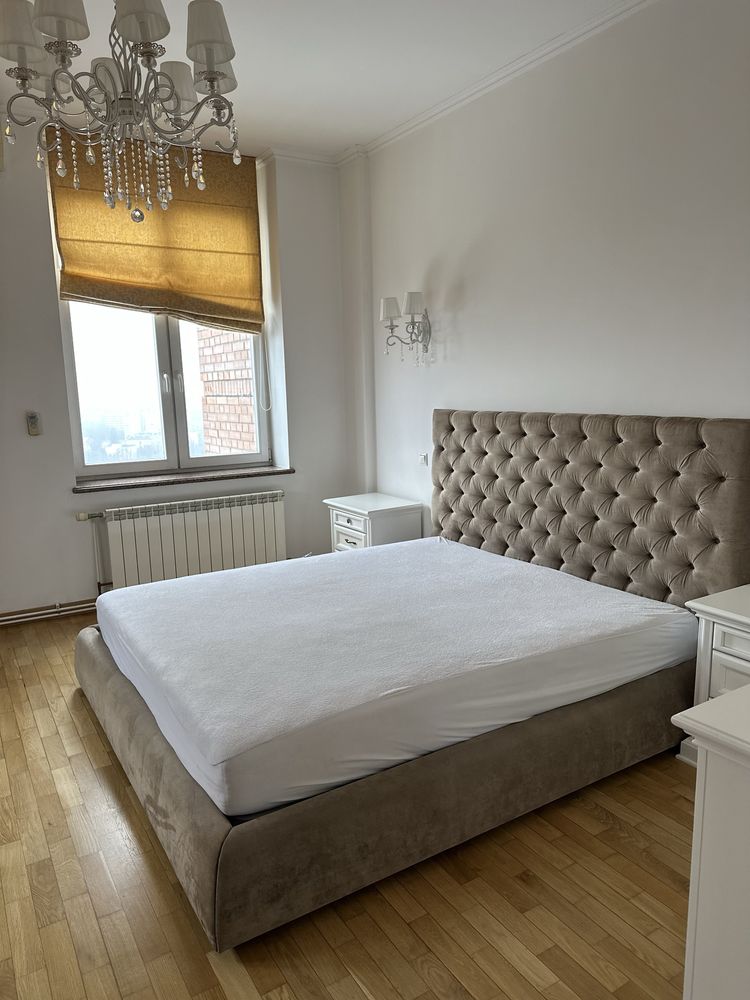 Spacious 4-room apartment with panoramic Dnipro view in Pechersk district