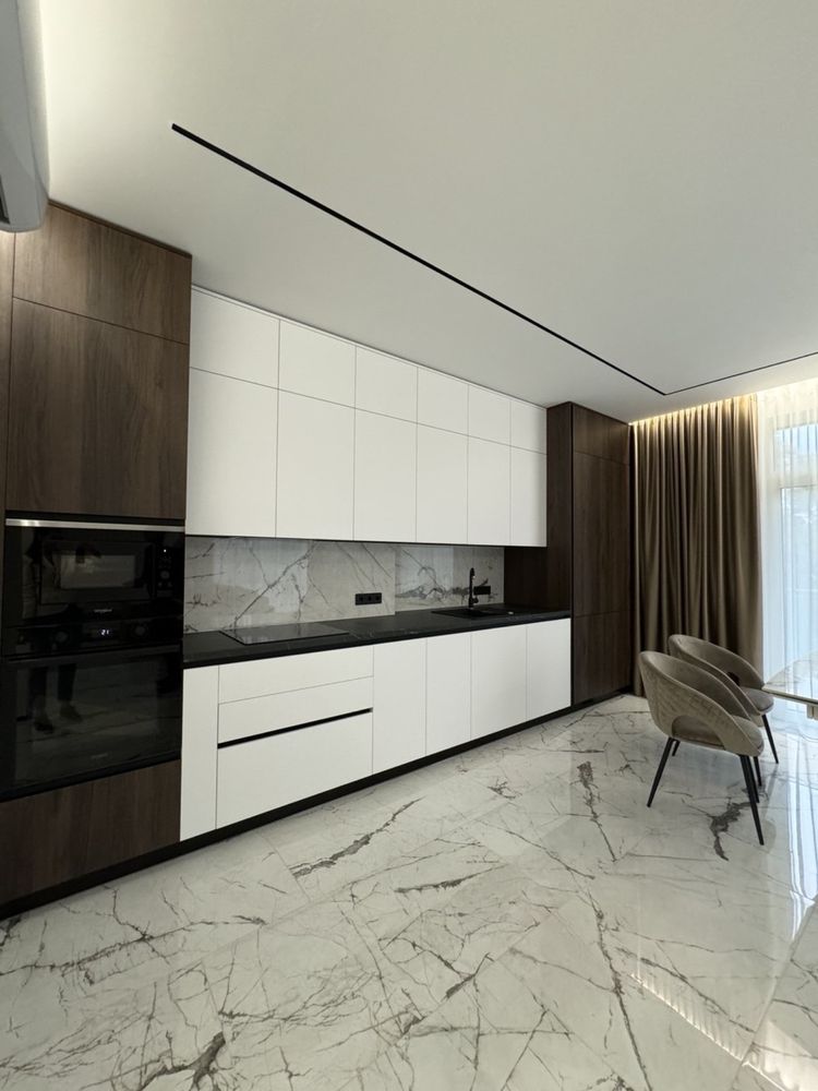 Spacious 3-Room Apartment with Water View in Slavyanskaya Embankment