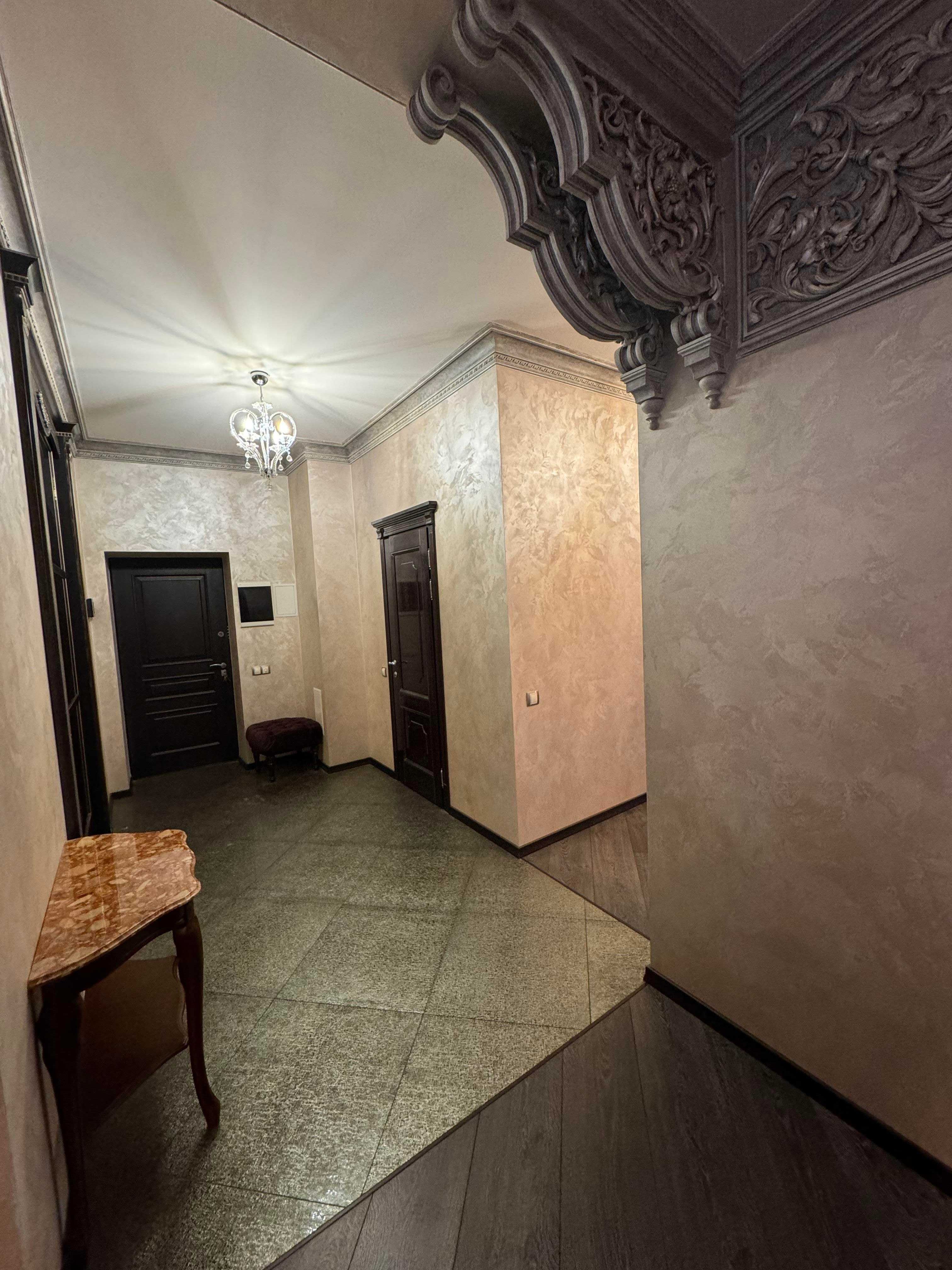 Super offer near Botanical Garden in club house, city center with luxury renovation