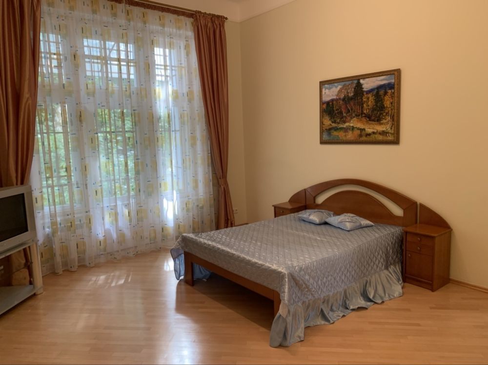 4-Room Apartment in Central Location near Citadel Park
