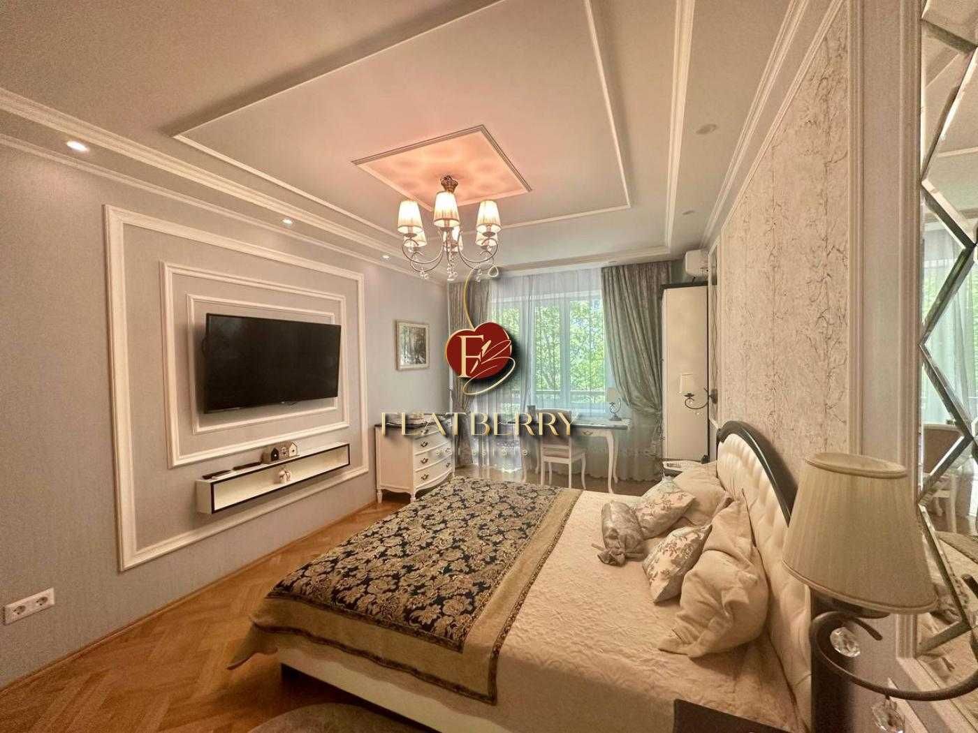 3-Room Apartment in Historic City Center, Near Metro Stations