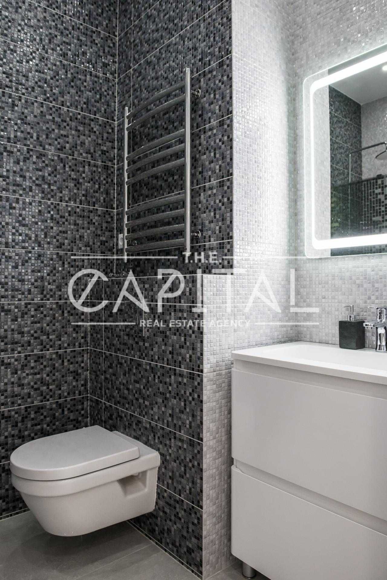 Designer Renovation Apartment with City View near Palats Ukrainy Metro