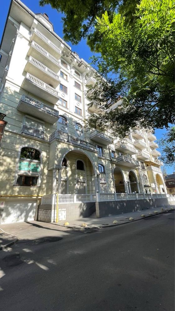 Spacious 140 m² Apartment in Renaissance Complex, Primorsky District