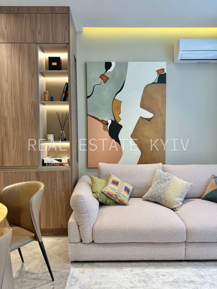 VIP 2-Room Apartment in Novopecherskie Lipki Complex