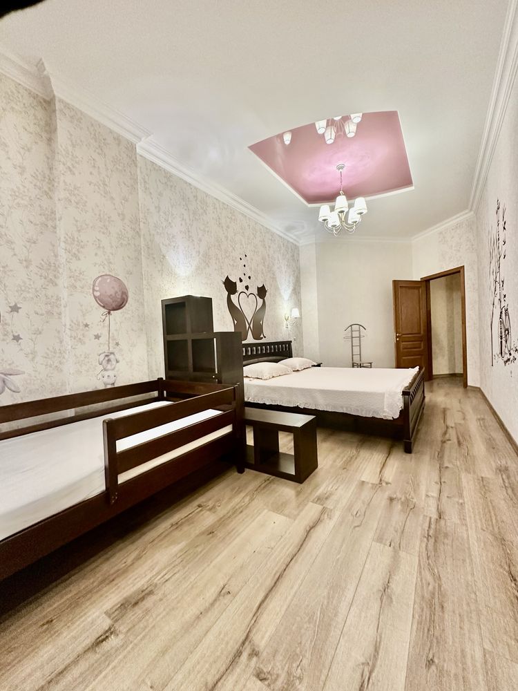 Two-bedroom apartment in Odessa, French Boulevard, near Mechnikov University
