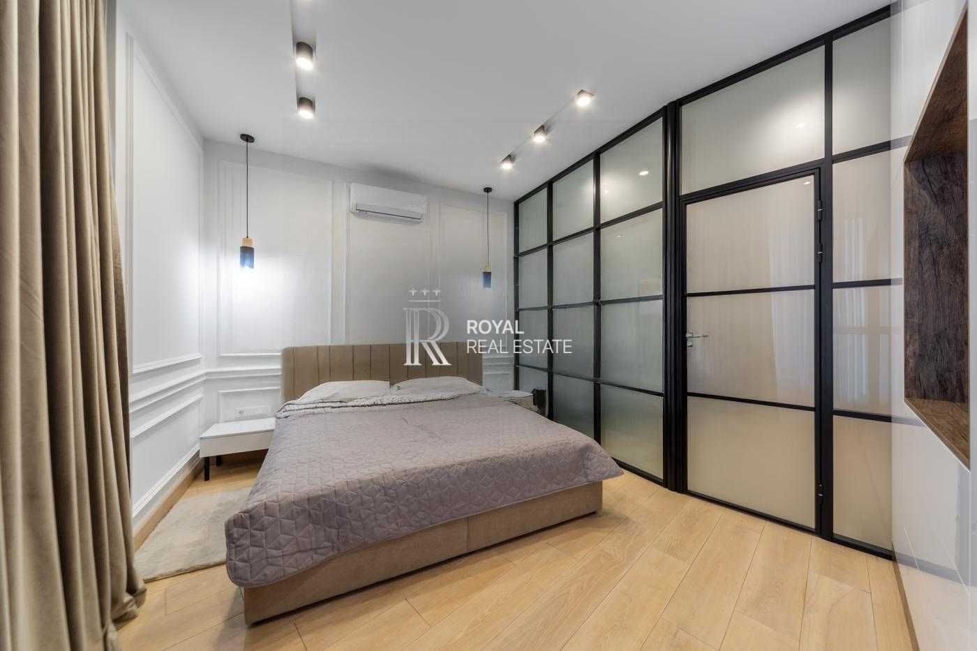 Modern 70m2 Apartment with Designer Renovation in Skyline Complex