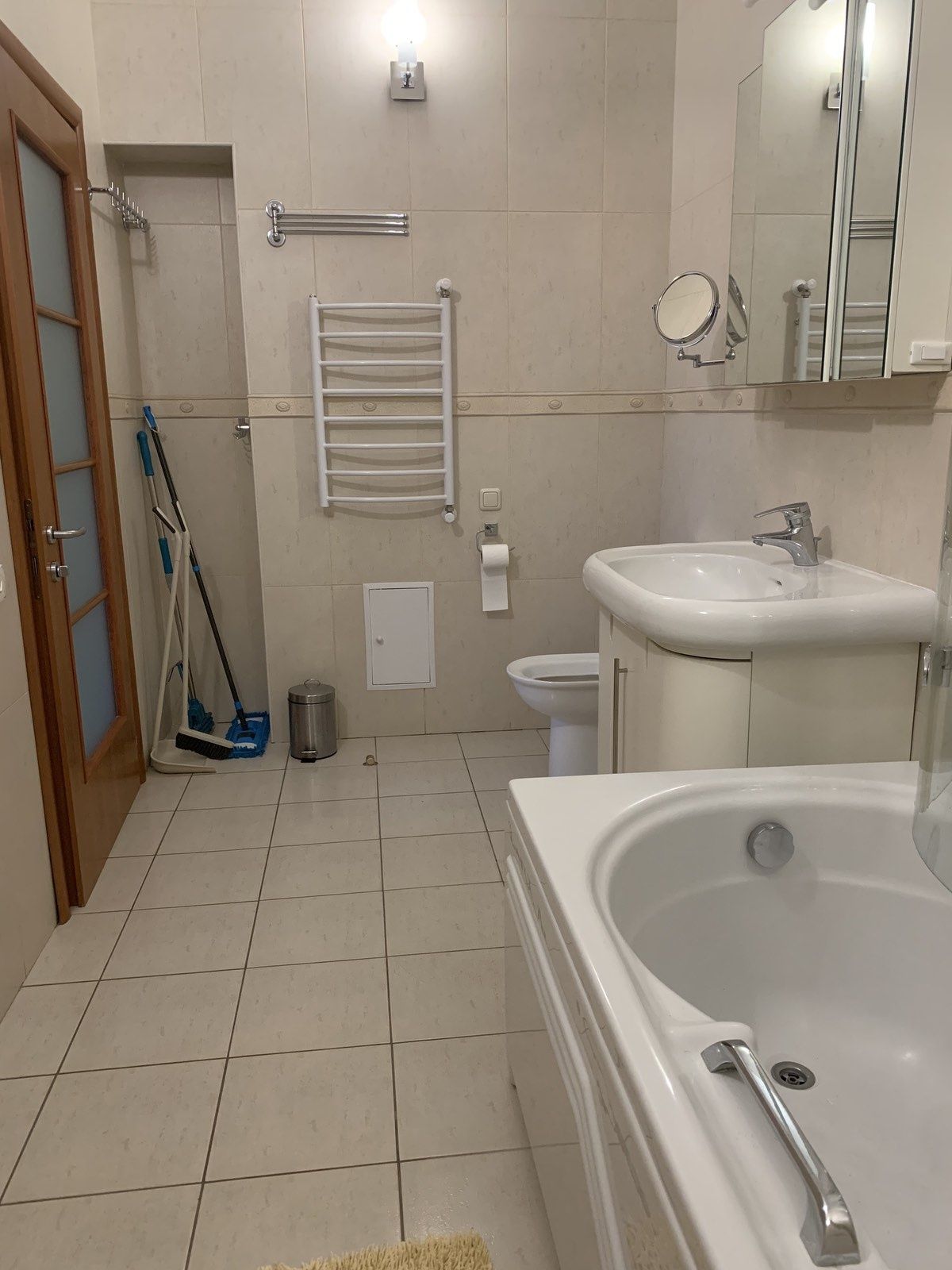 Three-bedroom apartment in Arkadia Complex on Uiutna Street with Pool