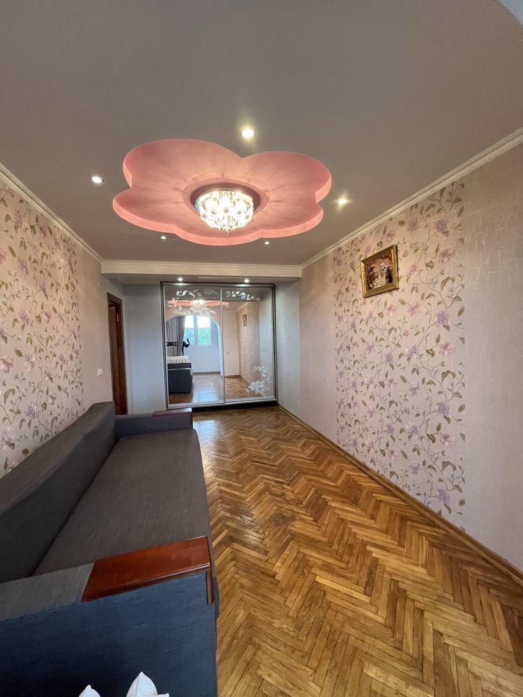 1-Room Apartment in Novyy Yavoriv City Center