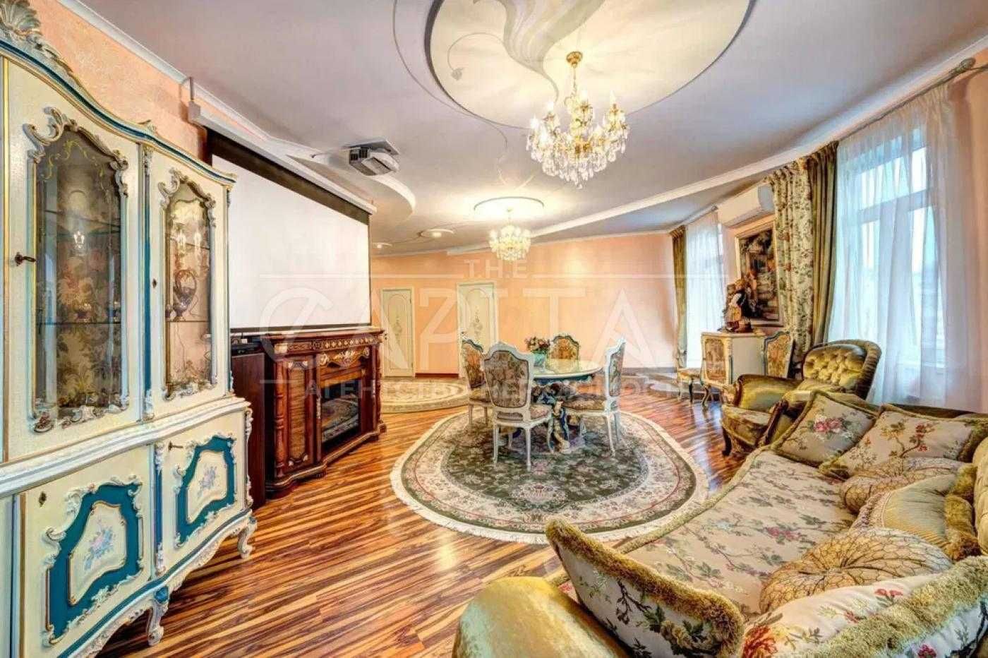 Luxurious 3-Bedroom Apartment with Designer Renovation