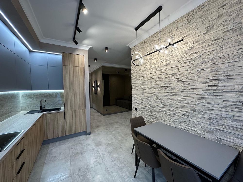 Designer Sea View Apartment with Italian Boulevard Location