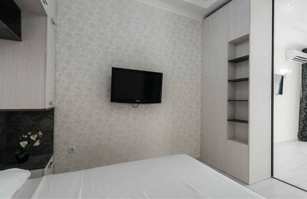 Spacious 1-bedroom apartment with sea view in Zhemchuzhina complex