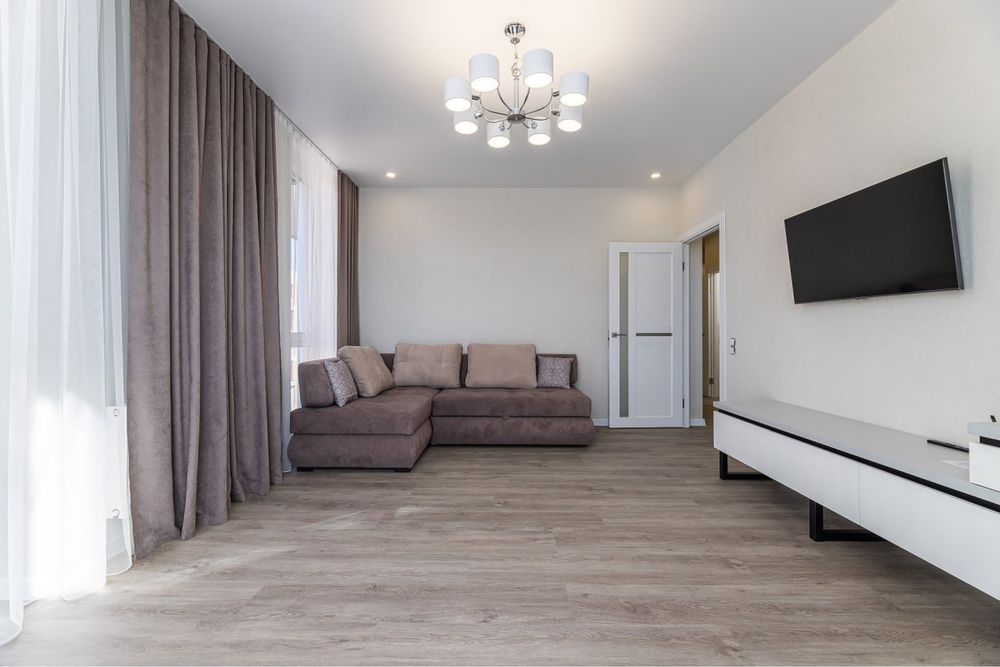 Modern 2-Bedroom Apartment with Designer Interior