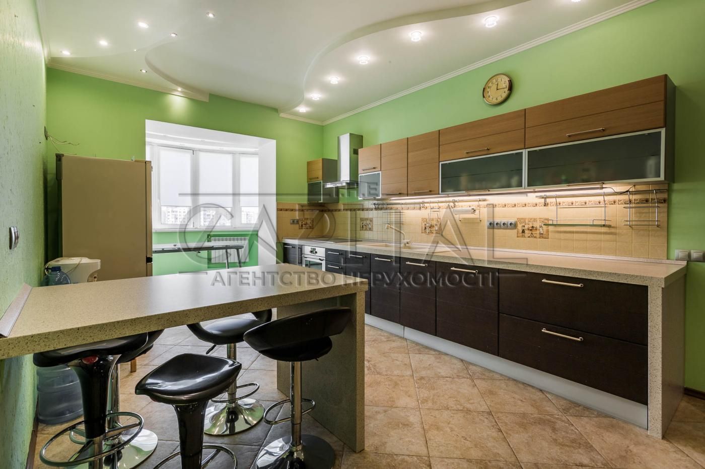 Spacious 4-Room Apartment in Obolon District with City Views