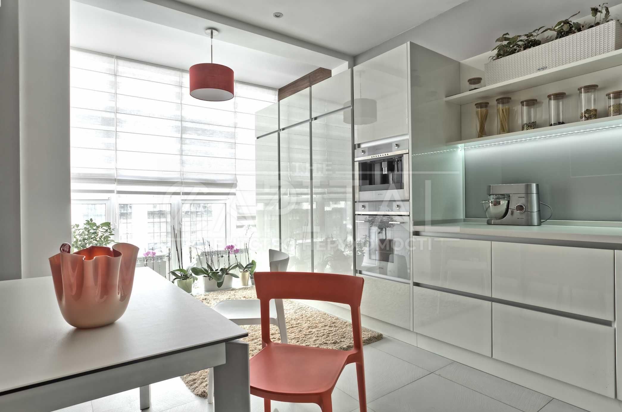 Stylish 3-Room Apartment in Novopecherski Lipki Complex, Pechersk District