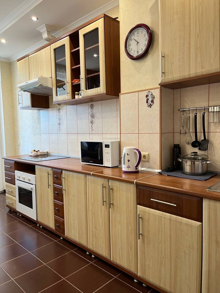 Spacious Two-Room Apartment in Zhuravlevsky Complex, Kyiv