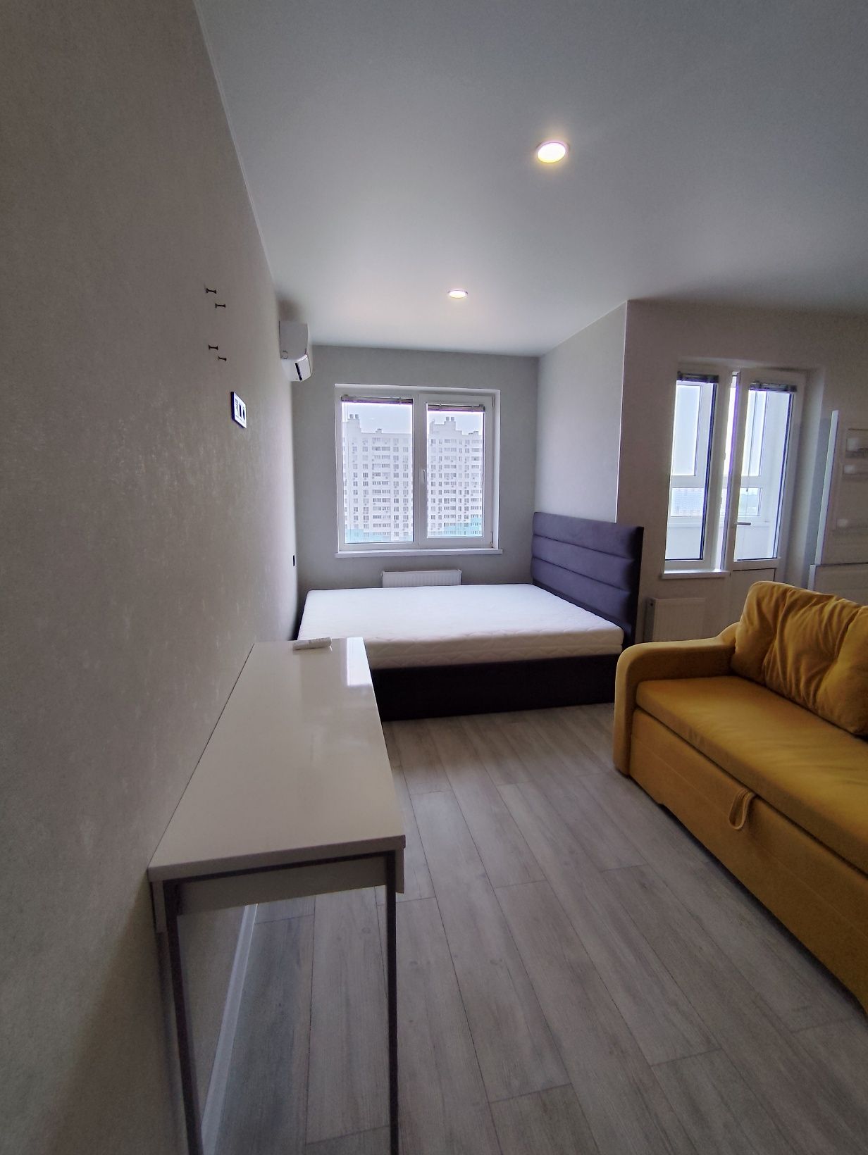 Cozy One-Bedroom Studio Apartment in Odeskyi Bulvar Complex