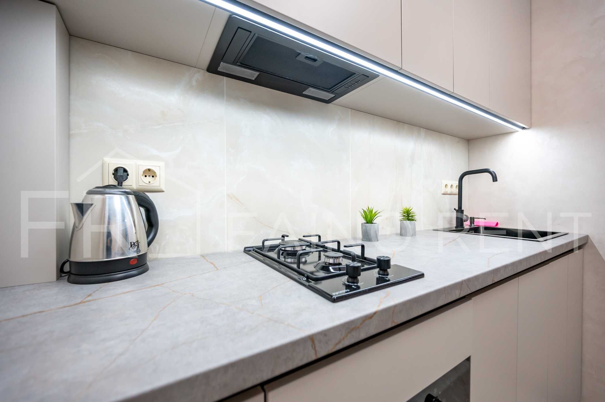 Bright Studio Apartment on 6th Big Fountain Station