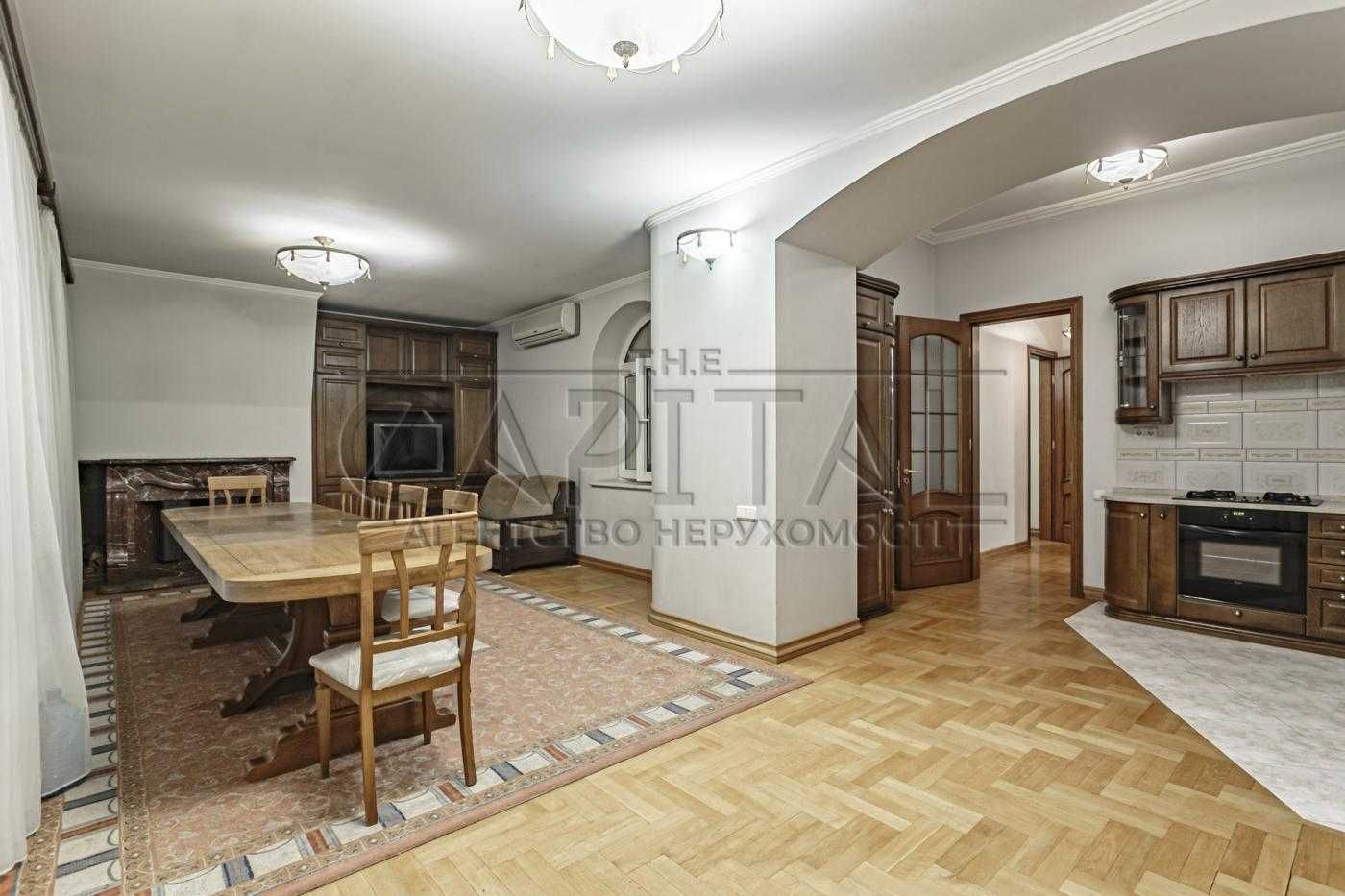 Spacious 4-Bedroom Apartment Near Olympic Metro Station