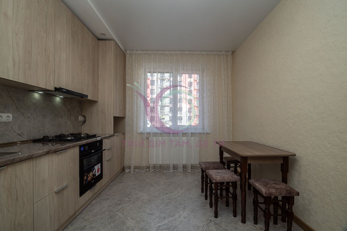 1-Room Apartment with Modern Design near Chornovola-Bandery Street