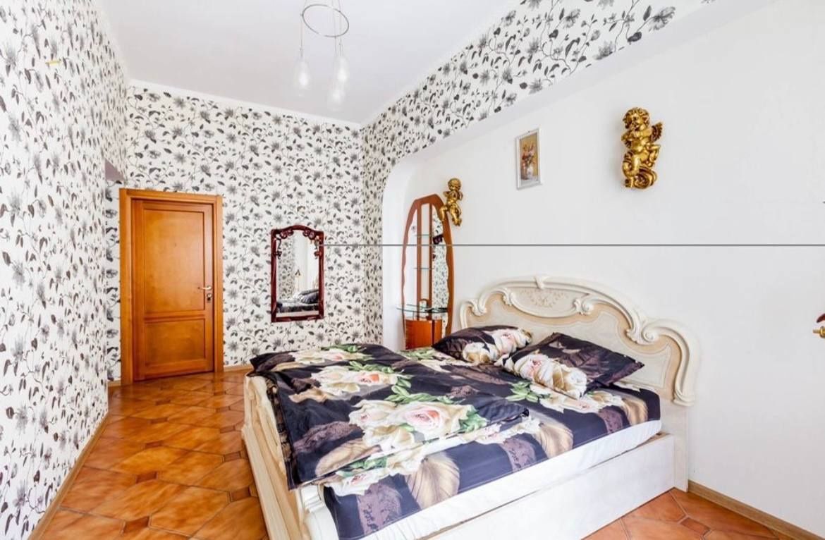 Spacious 3-Room Apartment in Center, Vorontsovsky Lane, Luxurious Interior