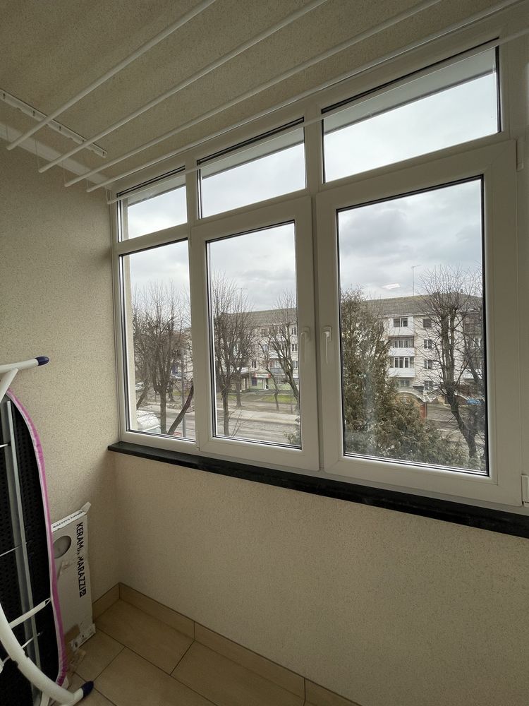 Қазіргі заманғы дизайны бар қала орталығындағы кең 2 бөлмелі пәтер