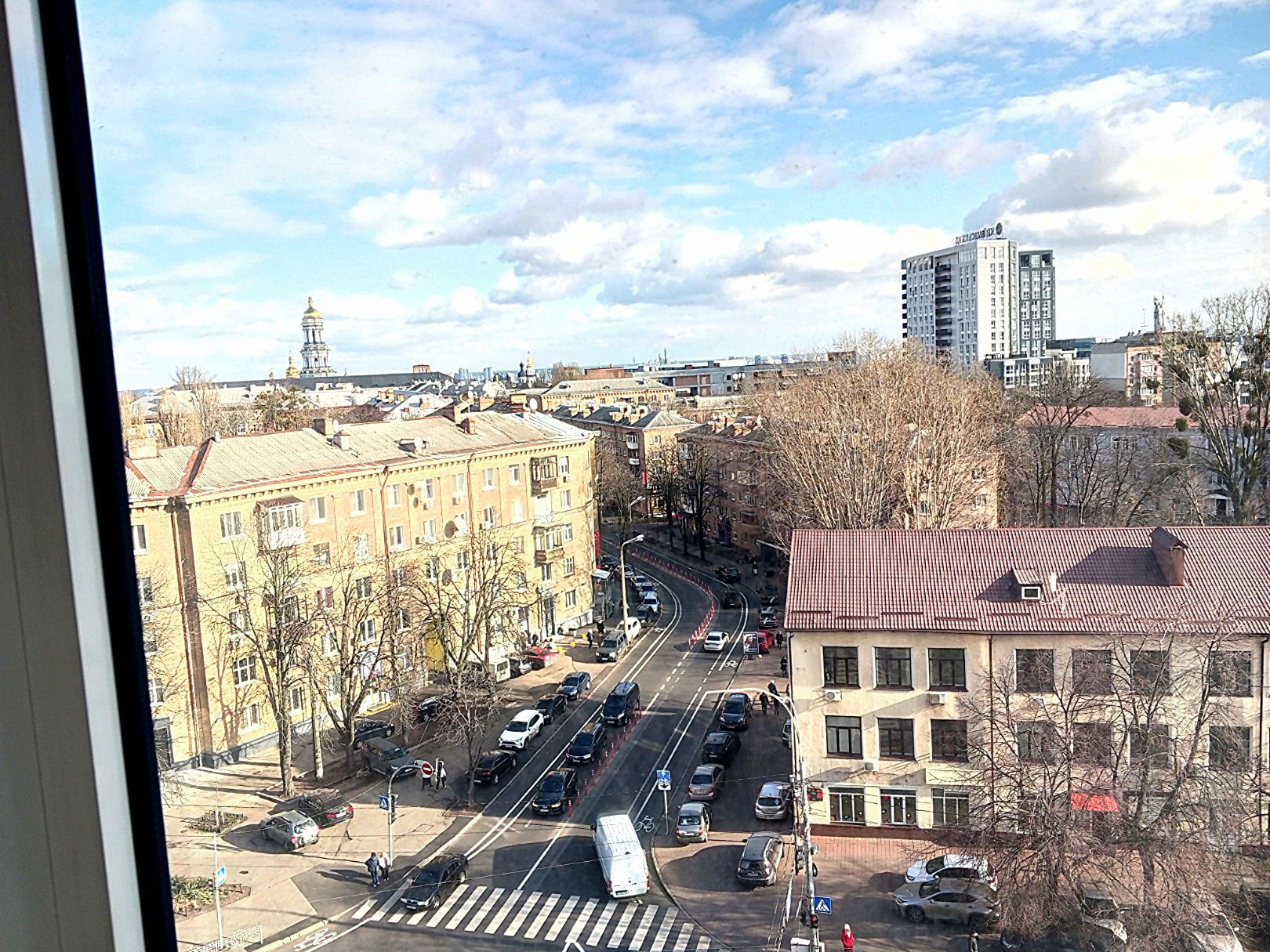 Modern 1-Bedroom Apartment with Panoramic City Views