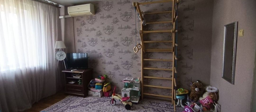 3-Room Apartment with Modern Renovation in Closed Yard Complex