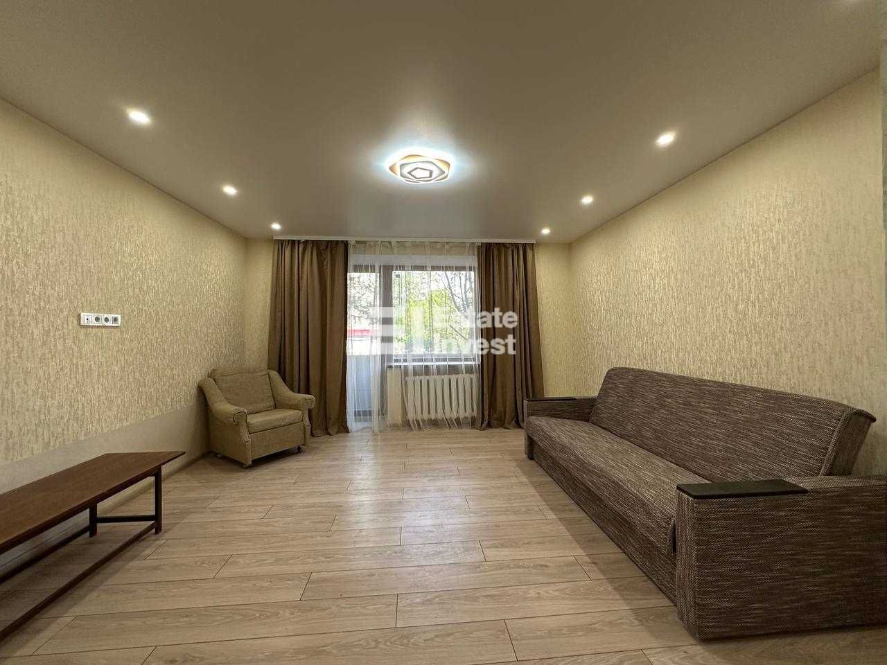3-Room Apartment with New Renovation on Derevyanka Street