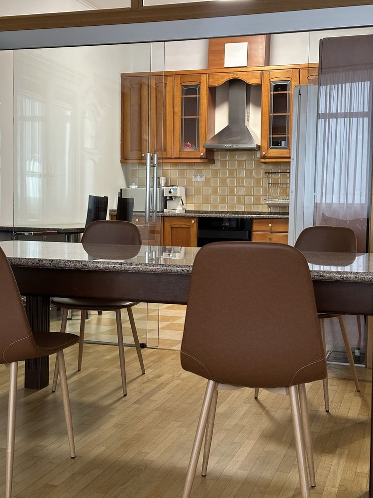 Spacious 4-room apartment with panoramic Dnipro view in Pechersk district