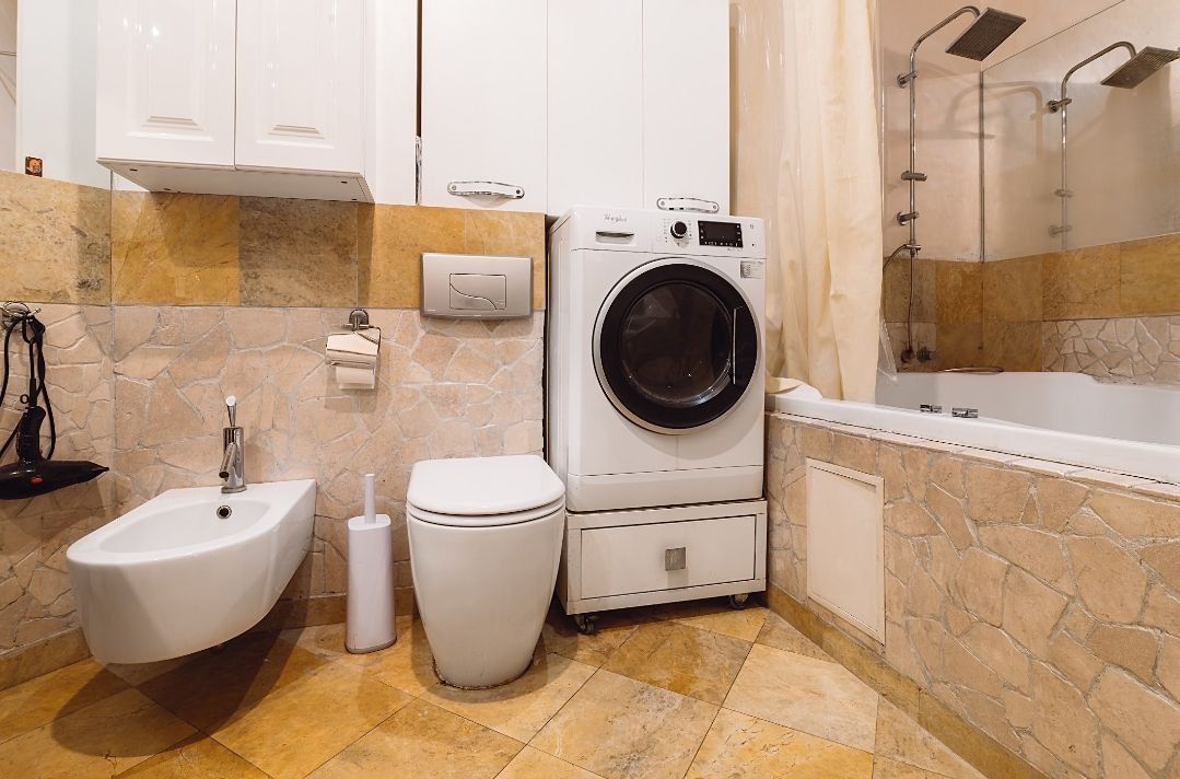 Spacious 2-Room Apartment in Odessa City Center with Sauna and Parking
