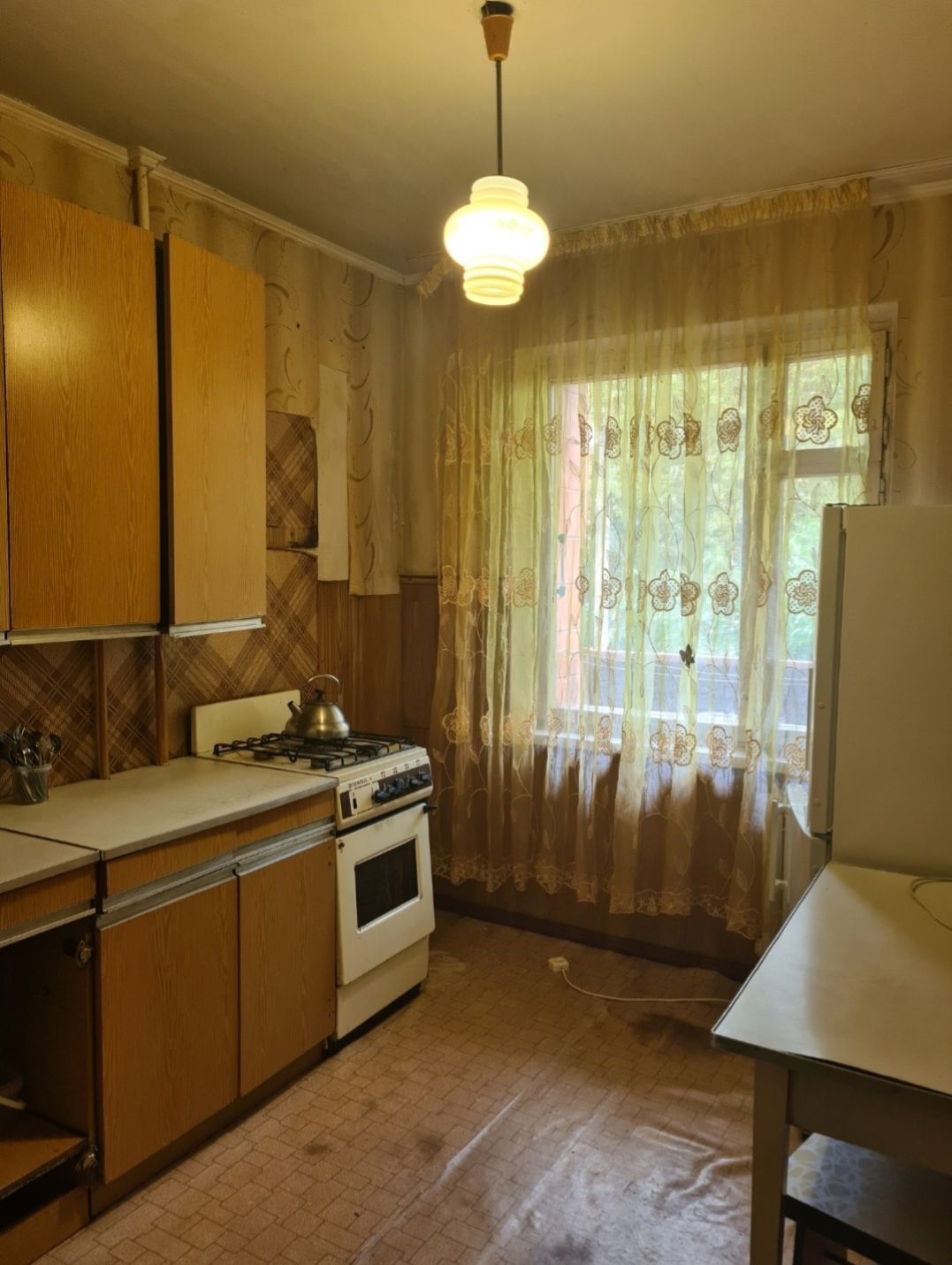 3-Bedroom Apartment Near Bus Station with Parking