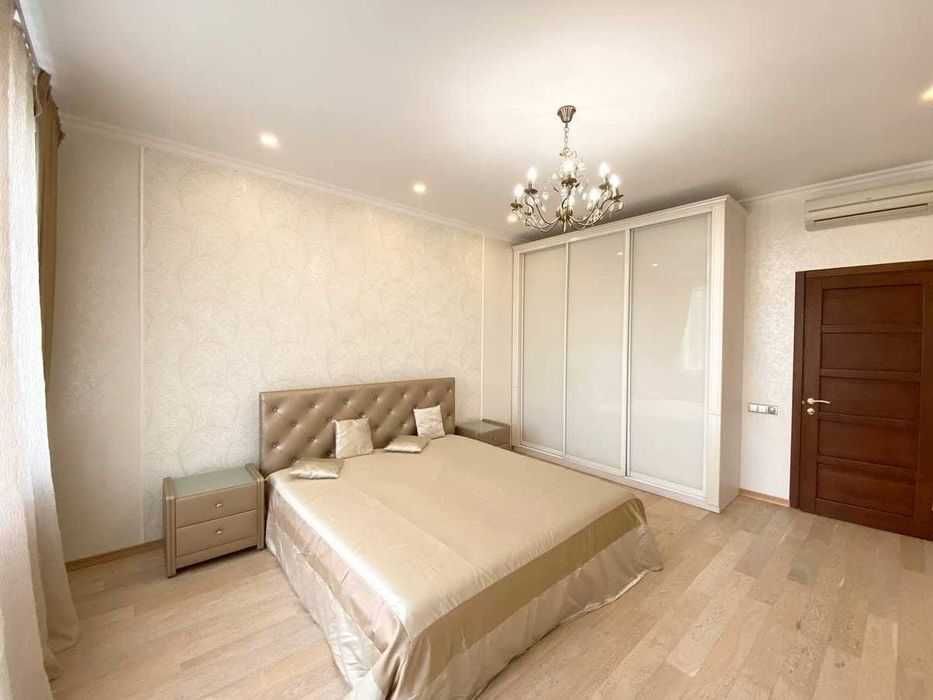 Spacious 4-Room Apartment in Historic City Center