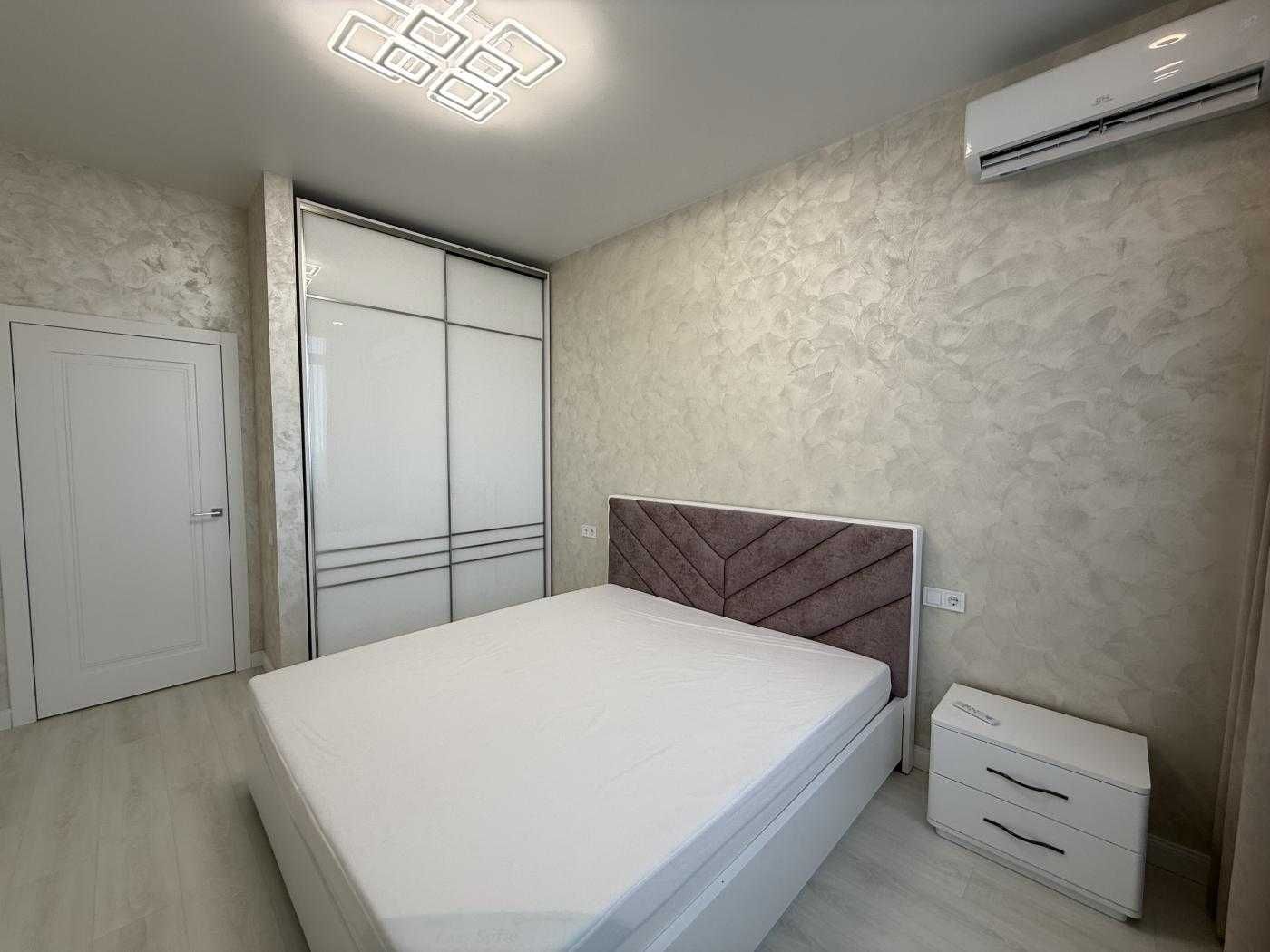 3-bedroom apartment in Manhattan City complex with designer renovation