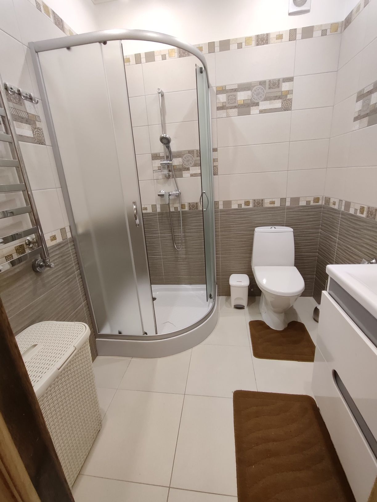 Spacious Two-Level Apartment in Uzhgorod with Amenities
